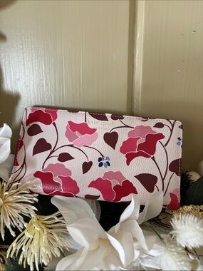 Kate Spade New York              EVA NOUVEAU BLOOM
LARGE SLIM BIFOLD WALLET